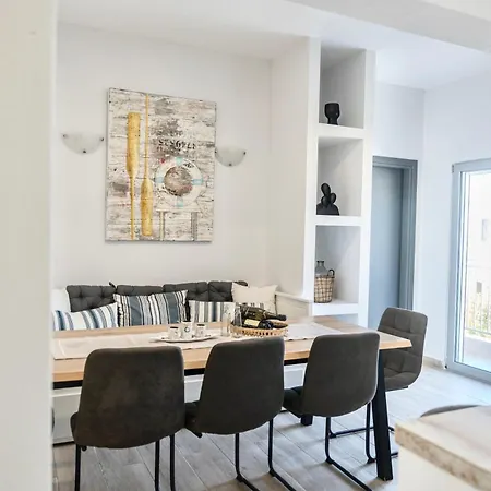 4-bedroom Prestige Rhodes Near Old Town Родос