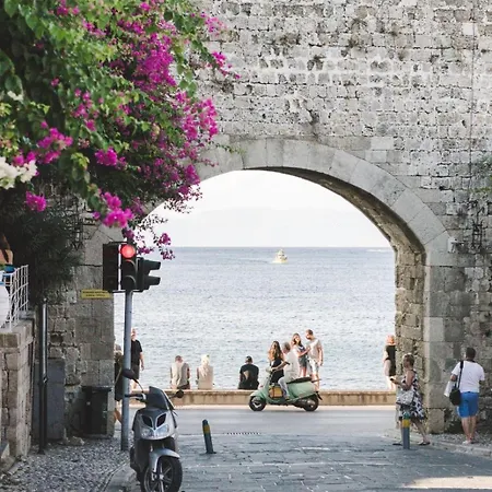 Exquisite 4-bedroom Prestige Διαμέρισμα *