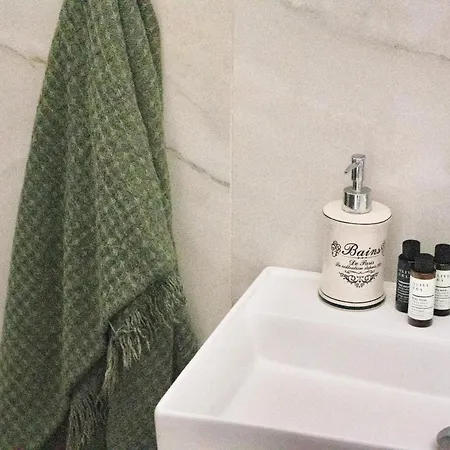 Exquisite 4-bedroom Prestige Апартаменти *