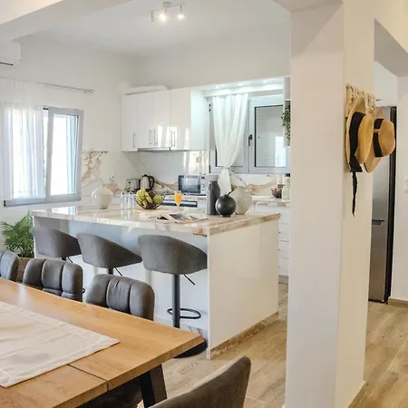 Διαμέρισμα Exquisite 4-bedroom Prestige Rhodes City