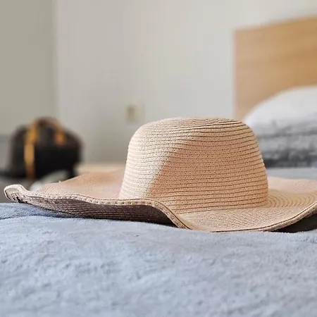 Апартаменти Exquisite 4-bedroom Prestige *