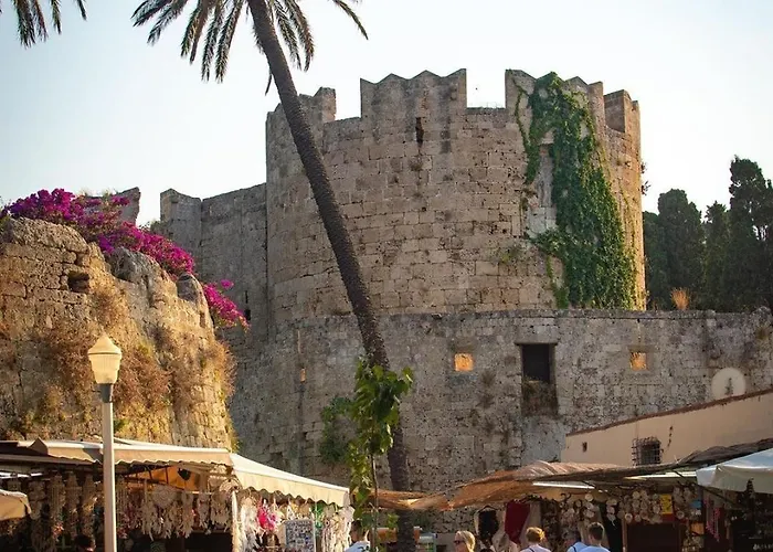 Daire Exquisite 4-bedroom Prestige Rhodes