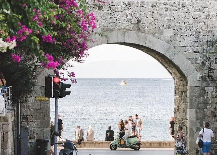 Exquisite 4-bedroom Prestige Rhodes Daire *