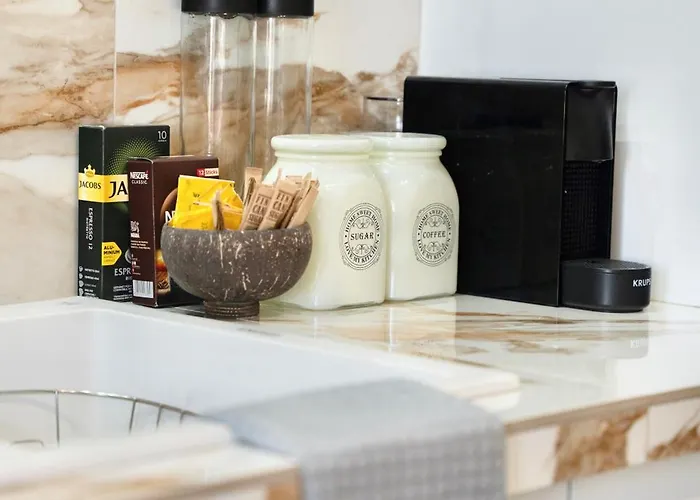 Daire Exquisite 4-bedroom Prestige Rhodes *