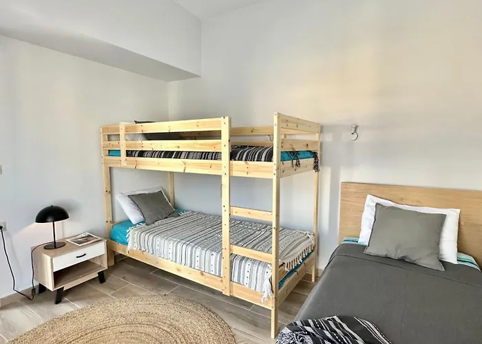 Exquisite 4-bedroom Prestige Rhodes Daire *