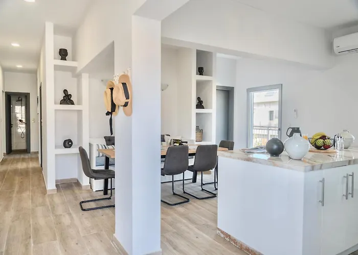 Exquisite 4-bedroom Prestige Rhodes Daire *