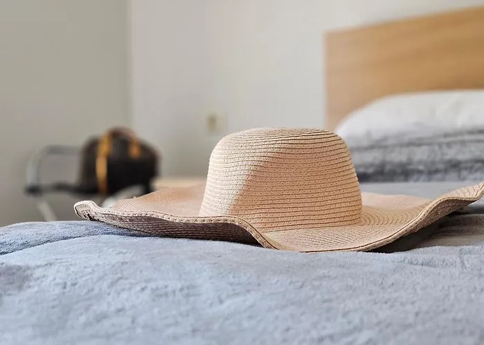 Daire Exquisite 4-bedroom Prestige Rhodes *